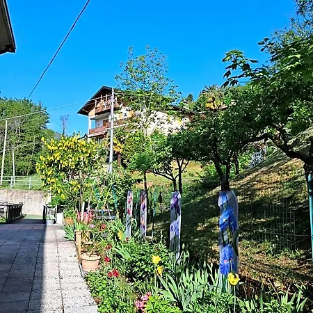 Dell Arte Hotel *